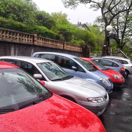 Artxanda Bilbao, Parking Gratuito En El Exterior Junto Al (adults Only) فندق