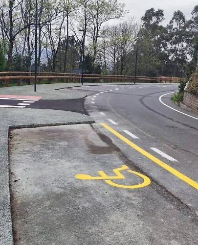 Artxanda Bilbao, Parking Gratuito En El Exterior Junto Al *