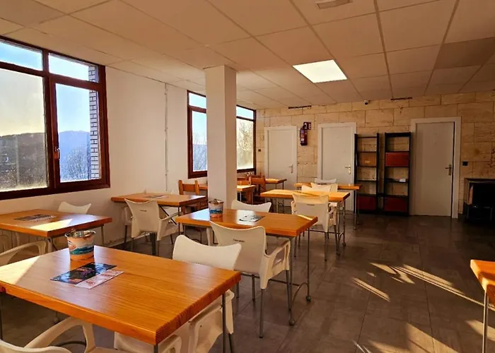 Artxanda Bilbao, Parking Gratuito En El Exterior Junto Al Hotel *