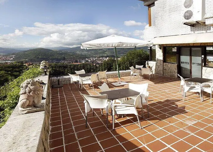 Artxanda Bilbao, Parking Gratuito En El Exterior Junto Al