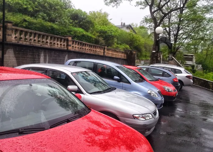 Artxanda Bilbao, Parking Gratuito En El Exterior Junto Al Hotel