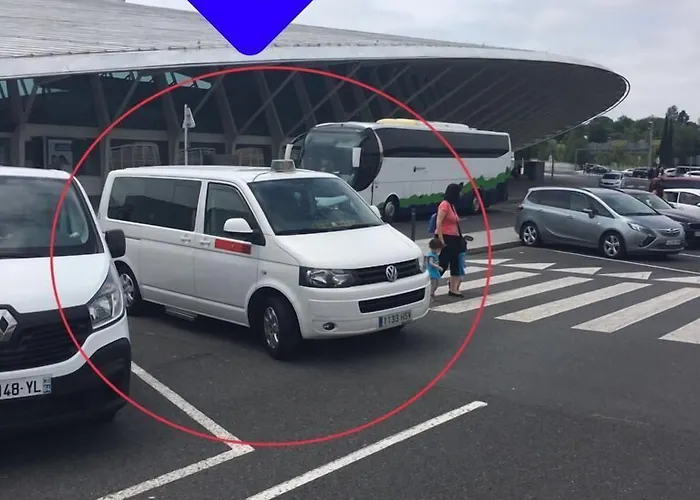 Artxanda Bilbao, Parking Gratuito En El Exterior Junto Al