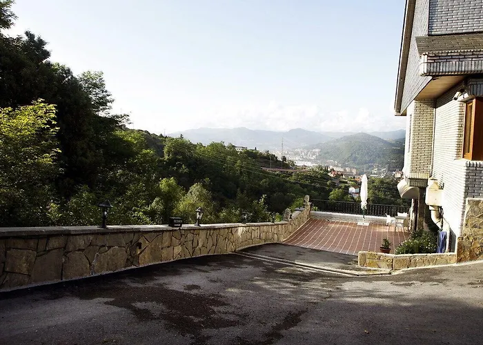 Artxanda Bilbao, Parking Gratuito En El Exterior Junto Al