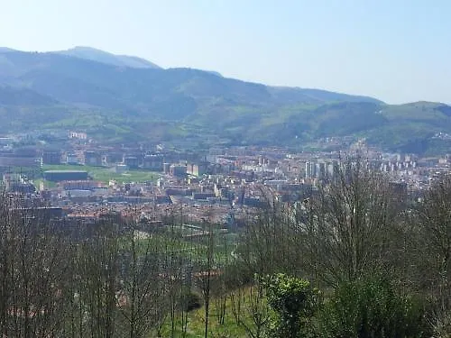 Artxanda Bilbao, Parking Gratuito En El Exterior Junto Al *