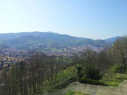 Artxanda Bilbao, Parking Gratuito En El Exterior Junto Al